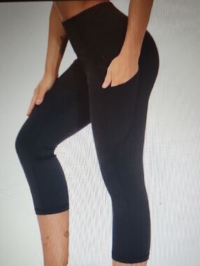 The Gym People Women's Black Yoga Capri Leggings Side Pockets Tummy Control
